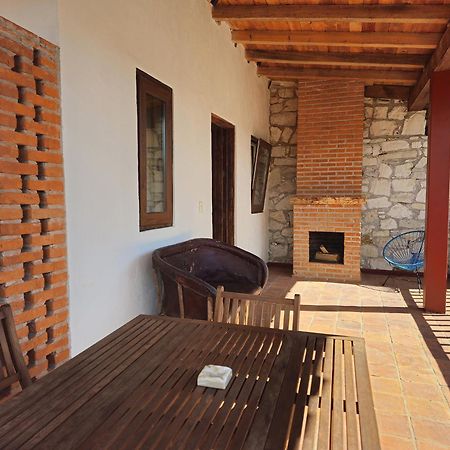 La Casa Azul Huasca & Restaurante La Terraza Hotel กูอัสกา เด โอกัมโป ภายนอก รูปภาพ