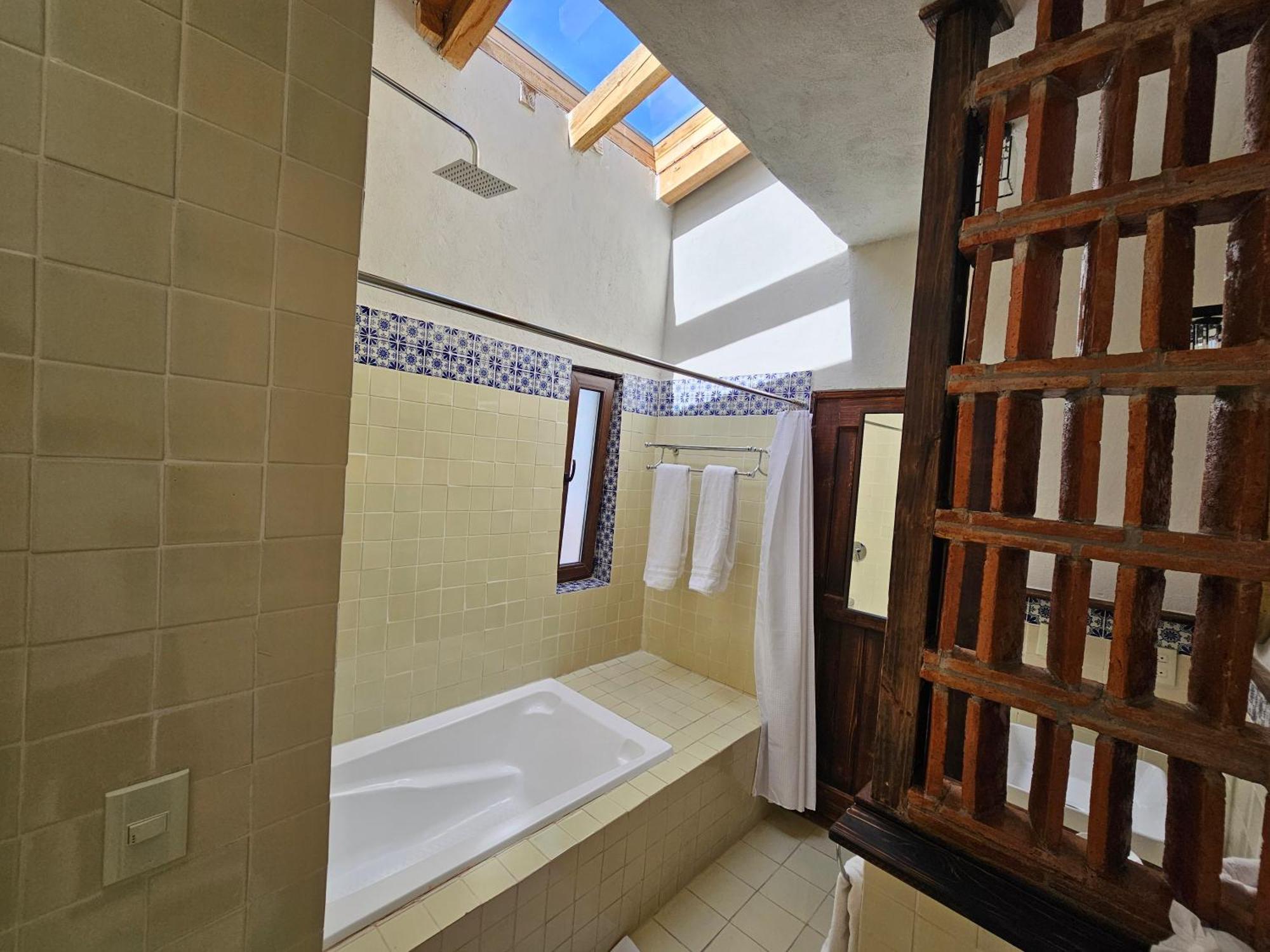La Casa Azul Huasca & Restaurante La Terraza Hotel กูอัสกา เด โอกัมโป ภายนอก รูปภาพ